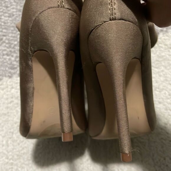 Cape Robbin- 7 - Picture 4 of 5